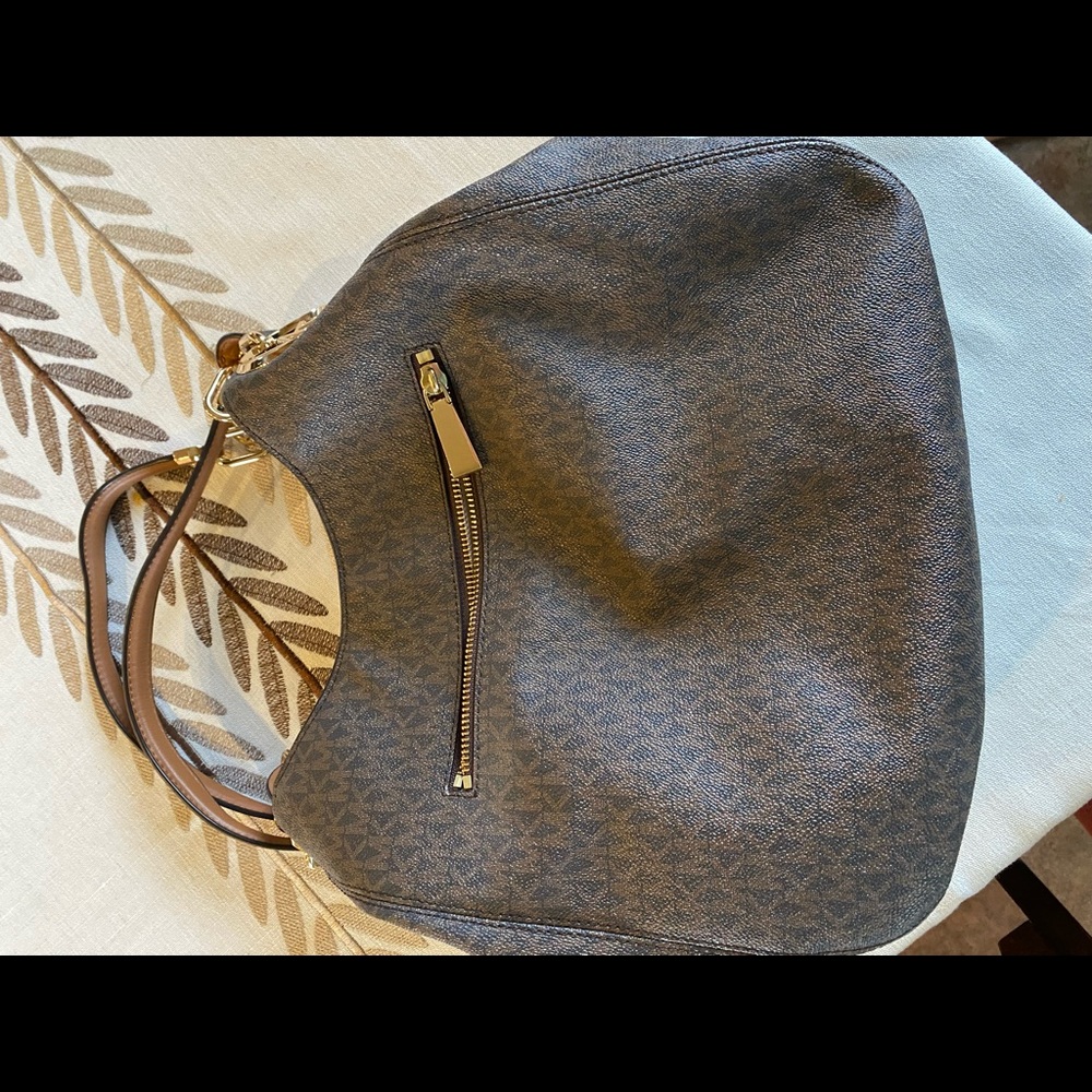 Michael Kors LillieLarge Chain Shoulder Tote